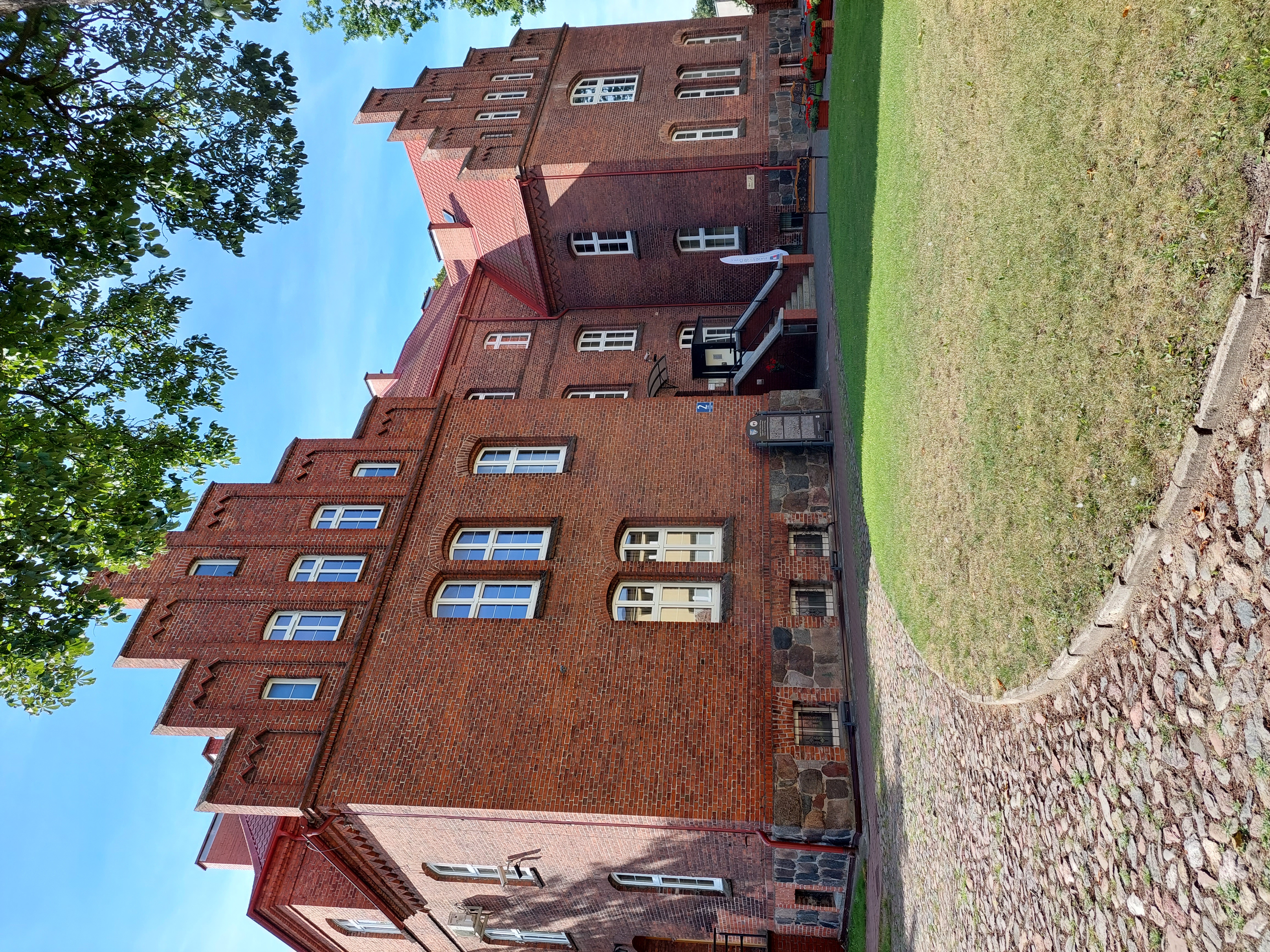 Neogotycki budynek Archiwum Państwowego