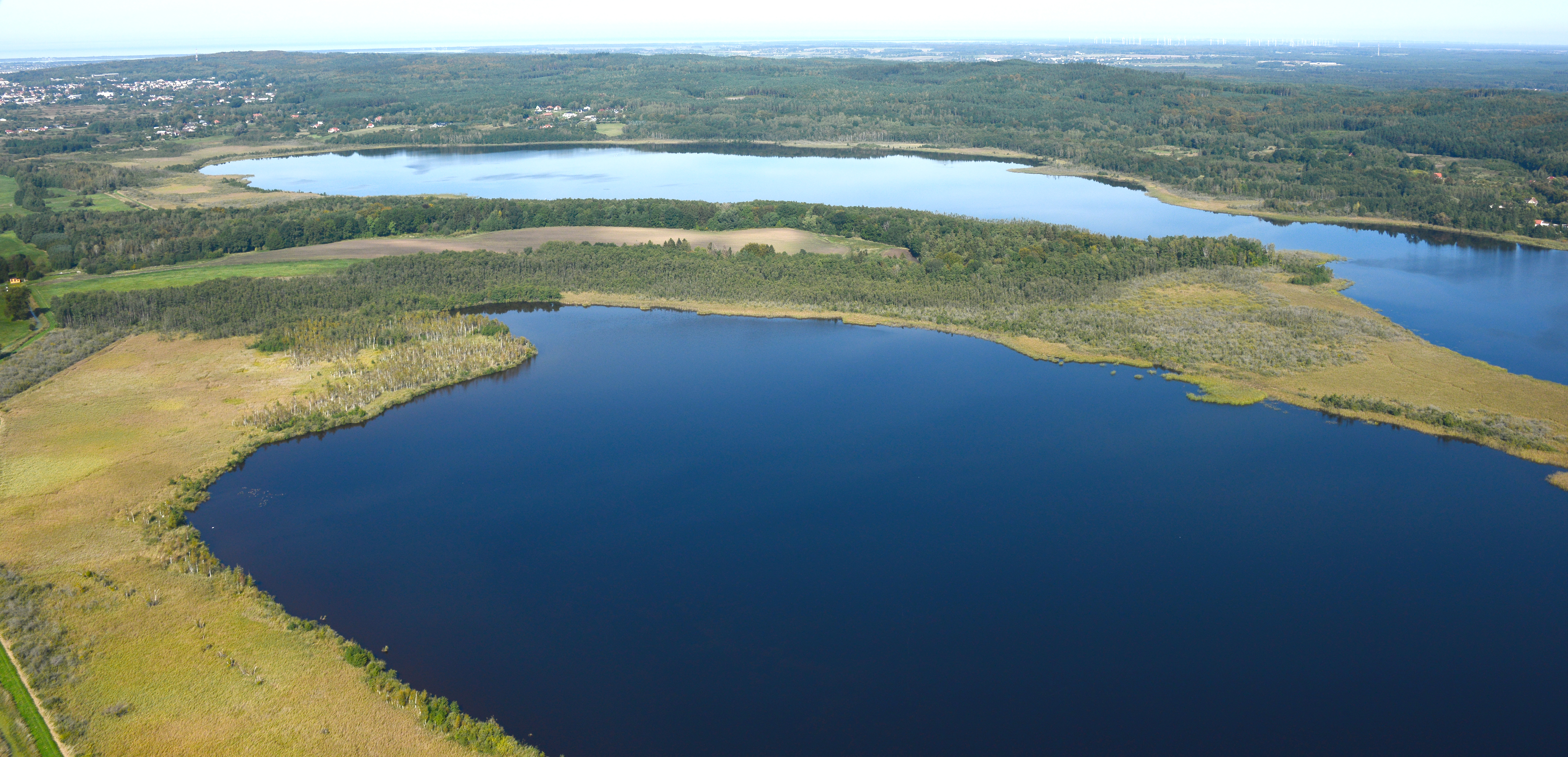Widok z lotu ptaka na Jezioro Lubiatowskie