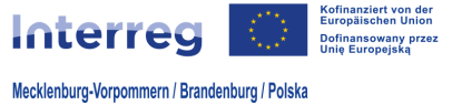 obrazek przedstawia od lewej w kolorze: od lewej, napis Interreg, niebieski znak - flagę Unii Europejskiej z dwunastoma zółtymi gwiazdkami tworzącymi okrąg , poniżej napis Mecklenburg-Vorpommern / Brandenburg / Polska