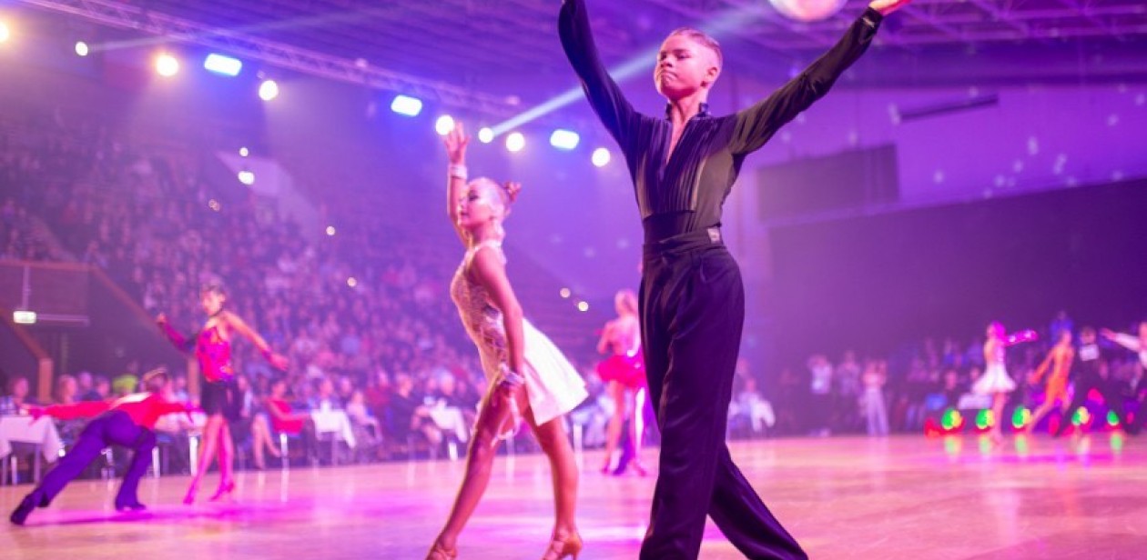 Kaja Drętkiewicz i Aleksander Dondera, młodzi i niezwykle utalentowani zawodnicy Klubu Sportowego King Dance, zdobyli Puchar Polski w stylu latynoamerykańskim! 