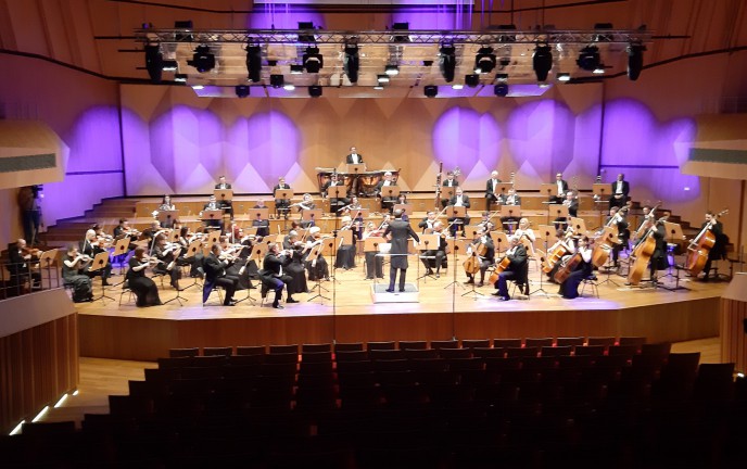 Obraz przedstawia muzyków Filharmonii Koszalińskiej
