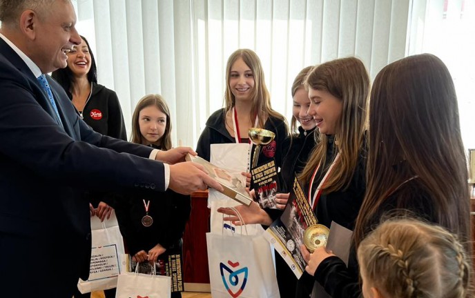 Zawodniczki King Dance z medalami Mistrzostw Polski w Fitness. Zawody odbyły się w Gdańsku
