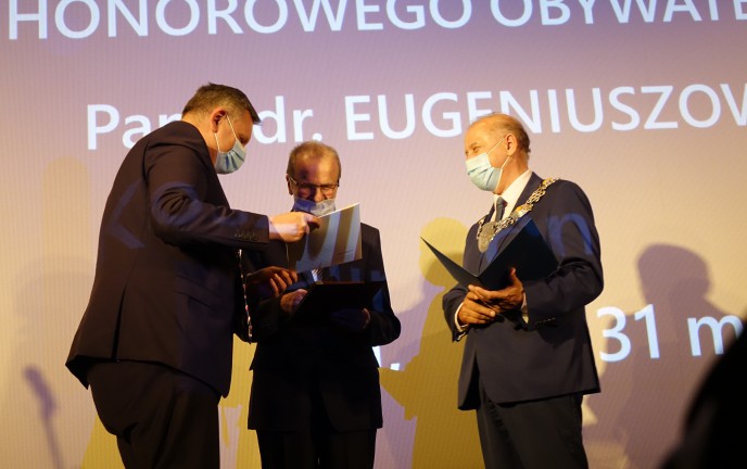 Na zdjęciu jest Piotr Jedliński, Eugeniusz Żuber oraz Jan Kuriata