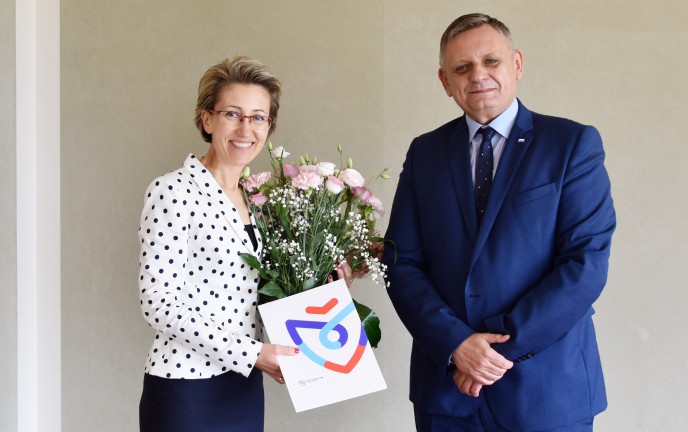 Na zdjęciu znajduje się Piotr Jedliński razem z nową Panią Rektor Politechniki Koszalińskiej