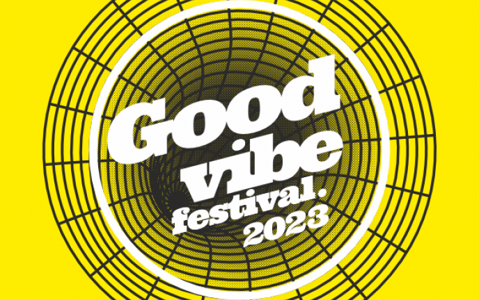 Grafika na żółtym tle przedstawia napis "Good Vibe festiwal 2023"