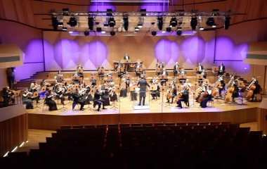 Obraz przedstawia muzyków Filharmonii Koszalińskiej