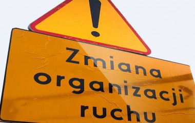 Na zdjęciu znak "Zmiana organizacji ruchu"