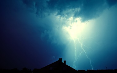 Zdjęcie przedstawiające burzę, zachmurzone niebo