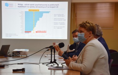 Na zdjęciu Izabela Ciuńczyk, lekarz psychiatra podczas konferencji