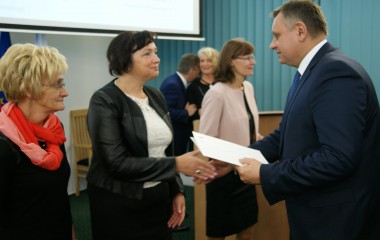 Prezydent Jedliński gratuluje nauczycielom