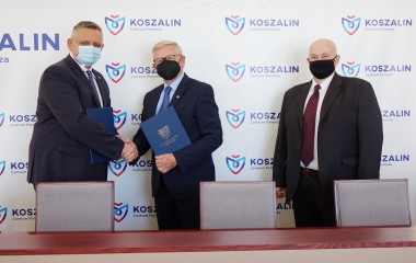 Podpisanie listu intencyjnego w sali 300 Urzędu Miejskiego w Koszalinie
