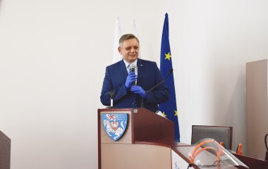 Prezydent Piotr Jedliński na uroczystym wręczeniu aktów nadania awansów 