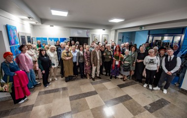 Artyści, studenci oraz mieszkańcy Koszalina podczas wernisażu ARTYŚCI MIASTU.