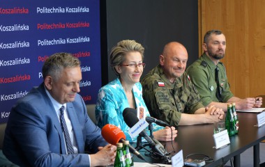 Konferencja prasowa z udziałem Prezydenta Piotra Jedlińskiego, rektor Politechniki Danuty Zawadzkiej