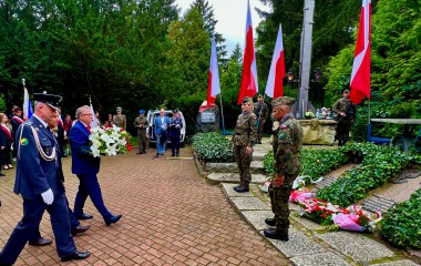 84. rocznica wybuchu II wojny światowej. Cmentarz Komunalny w Koszalinie.