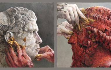 Zdjęcie przedstawia dwie rzeźby (głowy) zwrócone naprzeciw siebie. Jedna w kolorze białym a druga w kolorze terakoty.