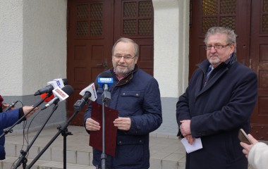Na zdjęciu dyrektor I LO i Prezydent Przemysław Krzyżanowski