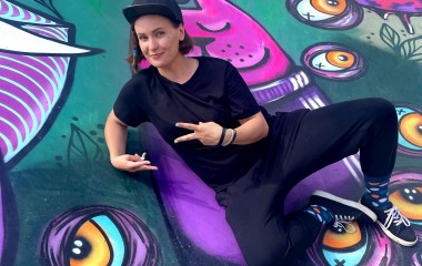 Artystka biorąca udział w wydarzeniu