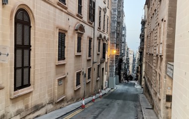 Obrazek ukazuje część ulicy w ramach wyjazdów międzynarodowych - wymiany doświadczeń w realizowanym projekcie
