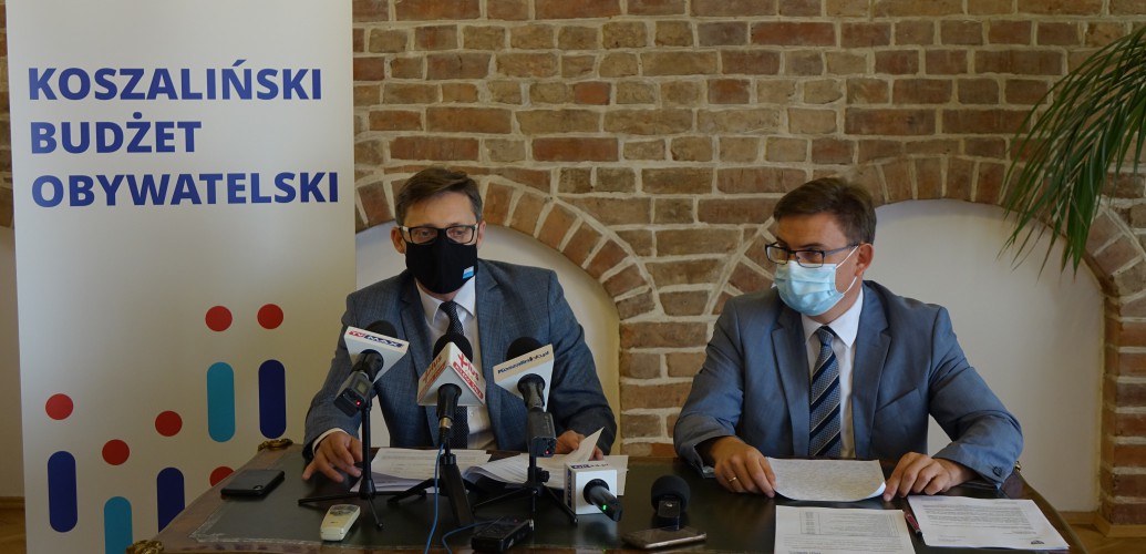 zdjęcie przedstawia Sekretarza Miasta oraz Rzecznika Prezydenta Miasta podczas konferencji zdjęcie przedstawia Sekretarza Miasta oraz Rzecznika Prezydenta Miasta podczas konferencji